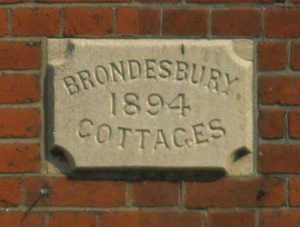 Ipswich Historic Lettering: Brondesbury Cottages