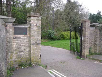 Ipswich Historic Lettering: Holywells Park gate 3