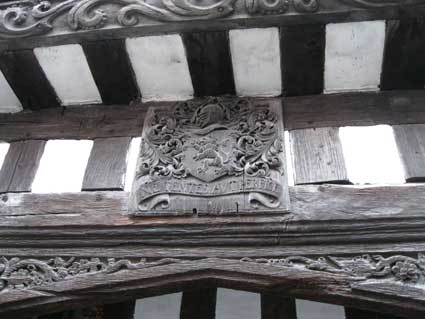 Ipswich Historic Lettering: Oak House crest