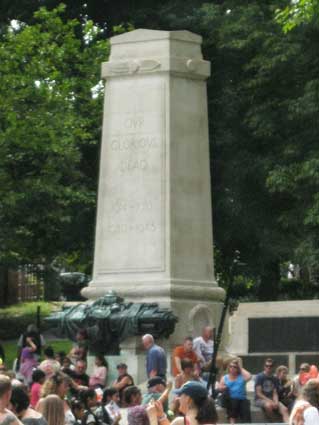 Ipswich Lettering: Chistchurch Park war memorial 2
