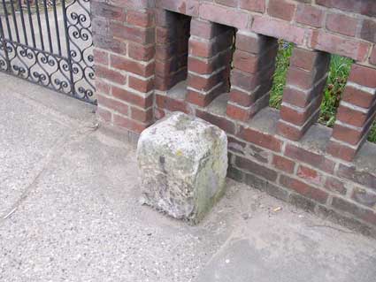 Ipswich Historic Lettering: Ipswich boundary marker IB3