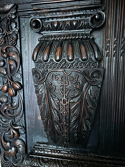 Borin Van Loon: Ancient House 2023 carving