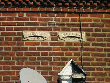 Ipswich Historic Lettering: Deans Villas