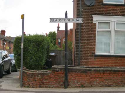 Ipswich Historic Lettering: Gladstone Rd sign