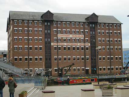 Ipswich Historic Lettering: Gloucester docks 5