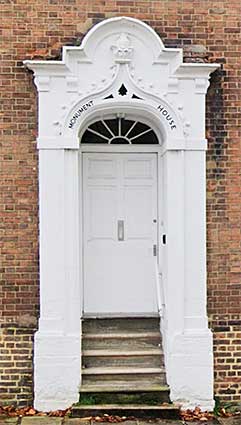 Ipswich Historic Lettering: Gloucester Monument House 2