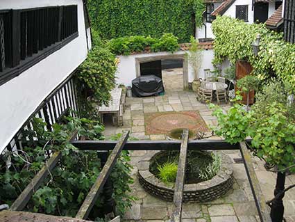 Ipswich Historic Lettering: Old Neptune courtyard