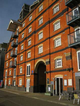 Ipswich Historic Lettering: Ardizzone plaque 1