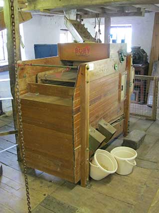 Ipswich Historic Lettering: R Boby grain sorter Sturminster Newton