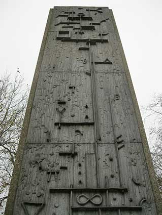 Ipswich Historic Lettering: Pylons by Bernard Reynolds 5