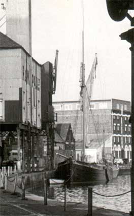 Ipswich Historic Lettering: Wet Dock period close-up