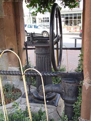 Ipswich Historic Lettering: Woodbridge Market Hill pump
